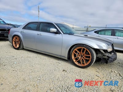 Czwarte zdjęcie samochodu z boku: 2006 CHRYSLER 300C SRT-8 VIN:2C3KA73W16H223767 - miniatura
