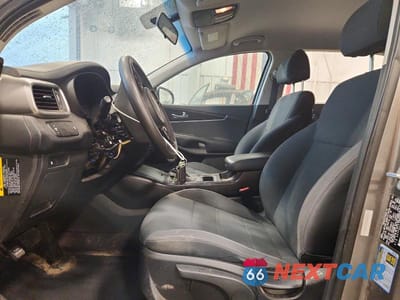 Zdjęcie 7 z 12 samochodu: 2018 KIA SORENTO LX VIN:5XYPGDA36JG432050 - miniatura