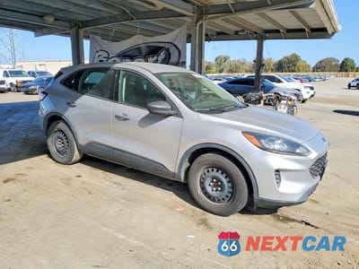 Czwarte zdjęcie samochodu z boku: 2020 FORD ESCAPE S VIN:1FMCU0F62LUA11684 - miniatura