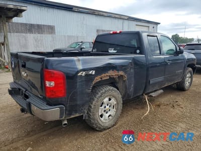 Trzecie zdjęcie samochodu z tyłu: 2011 CHEVROLET SILVERADO K1500 LT VIN:1GCRKSE30BZ207535 - miniatura