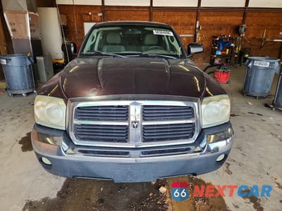 Piąte zdjęcie samochodu w środku: 2005 DODGE DAKOTA QUAD SLT VIN:1D7HW48K25S194367 - miniatura