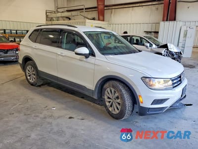 Czwarte zdjęcie samochodu z boku: 2020 VOLKSWAGEN TIGUAN S VIN:3VV0B7AX6LM121813 - miniatura