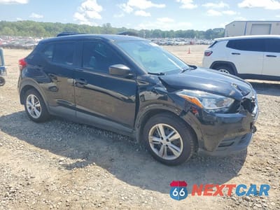 Czwarte zdjęcie samochodu z boku: 2020 NISSAN KICKS S VIN:3N1CP5BV0LL511474 - miniatura