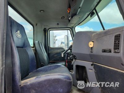 Piąte zdjęcie samochodu w środku: 2014 MACK CXU613 SEMI TRUCK VIN:1M1AW07Y8EM040695 - miniatura