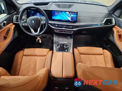 Zdjęcie 8 z 13 samochodu: 2026 BMW X5 XDRIVE50E VIN:5UX43EU01T9291753 - miniatura