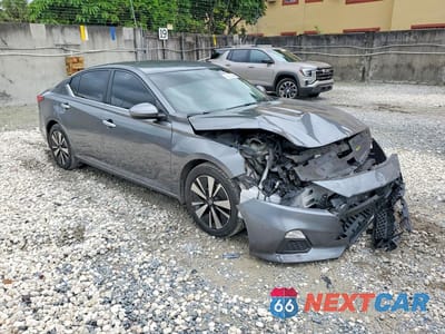 Czwarte zdjęcie samochodu z boku: 2021 NISSAN ALTIMA SV VIN:1N4BL4DV4MN414779 - miniatura