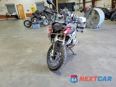 Drugie zdjęcie samochodu z przodu: 2014 BMW R1200 GS VIN:WB10A110XEZ185742 - miniatura