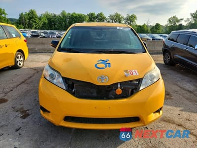 Piąte zdjęcie samochodu w środku: 2017 TOYOTA SIENNA LE VIN:5TDKZ3DC5HS885275 - miniatura