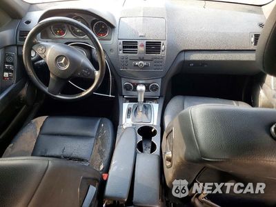 Zdjęcie 8 z 13 samochodu: 2011 MERCEDES-BENZ C 300 VIN:WDDGF5EB0BR155429 - miniatura