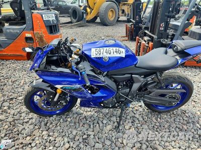 Trzecie zdjęcie samochodu z tyłu: 2025 YAMAHA YZFR7 VIN:JYARM38E1SA016133 - miniatura