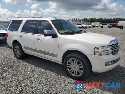 Czwarte zdjęcie samochodu z boku: 2009 LINCOLN NAVIGATOR VIN:5LMFU285X9EJ01470 - miniatura