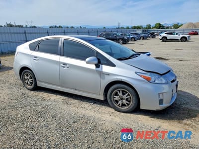 Czwarte zdjęcie samochodu z boku: 2011 TOYOTA PRIUS THREE VIN:JTDKN3DU9B1423519 - miniatura