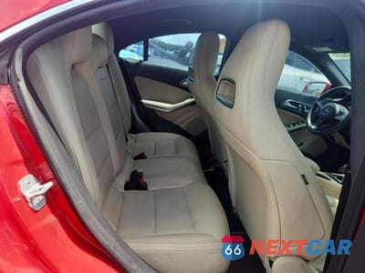 Zdjęcie 10 z 12 samochodu: 2018 MERCEDES-BENZ CLA 250 VIN:WDDSJ4EB4JN510367 - miniatura