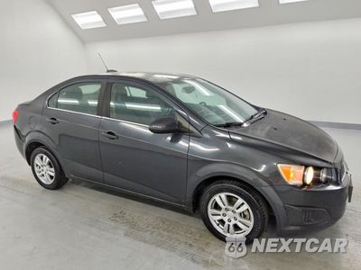Czwarte zdjęcie samochodu z boku: 2015 CHEVROLET SONIC LT VIN:1G1JC5SH1F4122341 - miniatura