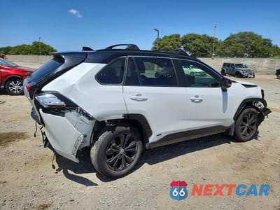 Trzecie zdjęcie samochodu z tyłu: 2024 TOYOTA RAV4 XSE VIN:JTME6RFV8RD566294 - miniatura