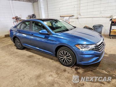 Czwarte zdjęcie samochodu z boku: 2020 VOLKSWAGEN JETTA S VIN:3VWCB7BU1LM018098 - miniatura