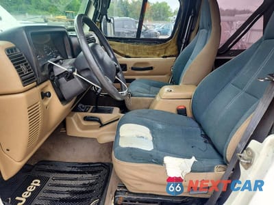Zdjęcie 7 z 12 samochodu: 1999 JEEP WRANGLER / TJ SAHARA VIN:1J4FY49S9XP465466 - miniatura
