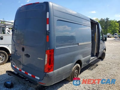 Trzecie zdjęcie samochodu z tyłu: 2019 MERCEDES BENZ SPRINTER 2500 DELIVERY VAN VIN:WD4PF1CDXKP121362 - miniatura