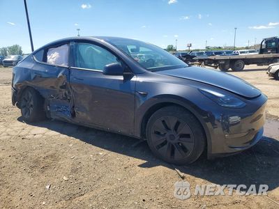 Czwarte zdjęcie samochodu z boku: 2024 TESLA MODEL Y VIN:7SAYGAEE3RF132860 - miniatura