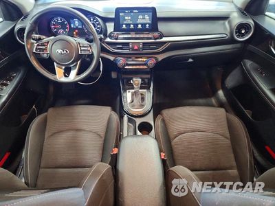 Zdjęcie 8 z 13 samochodu: 2019 KIA FORTE S VIN:3KPF34AD9KE066065 - miniatura