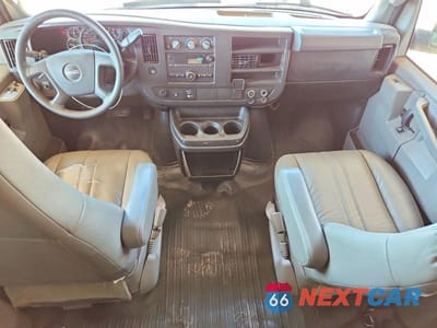 Zdjęcie 8 z 12 samochodu: 2017 GMC SAVANA G2500 VIN:1GTW7AFF8H1116723 - miniatura