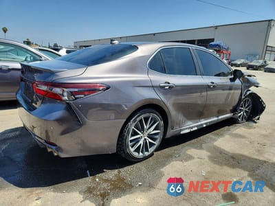 Trzecie zdjęcie samochodu z tyłu: 2023 TOYOTA CAMRY SE VIN:4T1T11AK7PU832367 - miniatura