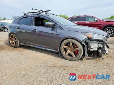 Czwarte zdjęcie samochodu z boku: 2016 FORD FOCUS ST VIN:1FADP3L97GL206942 - miniatura