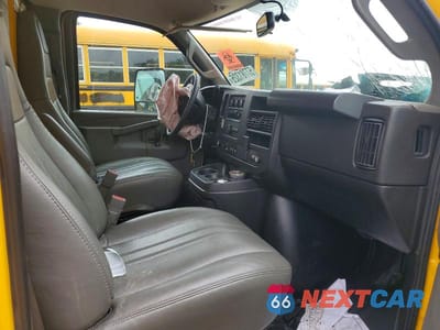 Zdjęcie 11 z 13 samochodu: 2023 GMC SAVANA BOX TRUCK VIN:7GZ37TC74PN002028 - miniatura