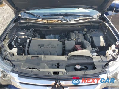 Zdjęcie 11 z 12 samochodu: 2015 MITSUBISHI OUTLANDER SE VIN:JA4AD3A31FZ013163 - miniatura