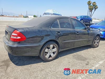 Trzecie zdjęcie samochodu z tyłu: 2004 MERCEDES-BENZ E 500 VIN:WDBUF70J04A461313 - miniatura