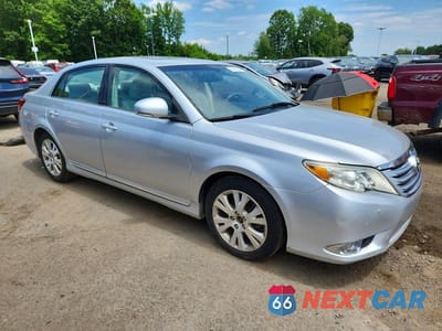 Czwarte zdjęcie samochodu z boku: 2011 TOYOTA AVALON BASE VIN:4T1BK3DBXBU408996 - miniatura