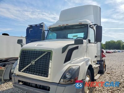 Zdjęcie 9 z 10 samochodu: 2018 VOLVO VNL SEMI TRUCK VIN:4V4N39TG3JN892568 - miniatura