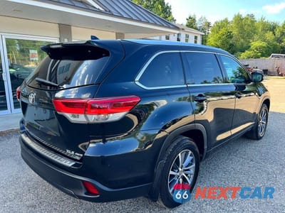 Czwarte zdjęcie samochodu z boku: 2018 TOYOTA HIGHLANDER XLE VIN:5TDJZRFH6JS558378 - miniatura