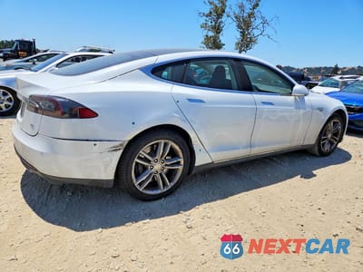 Trzecie zdjęcie samochodu z tyłu: 2014 TESLA MODEL S VIN:5YJSA1S15EFP49838 - miniatura