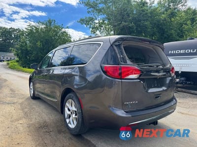 Trzecie zdjęcie samochodu z tyłu: 2017 CHRYSLER PACIFICA TOURING L VIN:2C4RC1BG8HR803588 - miniatura