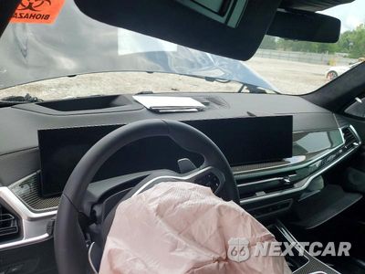 Zdjęcie 9 z 13 samochodu: 2026 BMW X5 M60I VIN:5UX33EU02T9387273 - miniatura