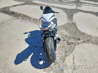 Czwarte zdjęcie samochodu z boku: 2026 HONDA CBR1000 RR VIN:JH2SC7714TK900620 - miniatura
