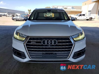 Piąte zdjęcie samochodu w środku: 2017 AUDI Q7 PRESTIGE VIN:WA1VAAF71HD011097 - miniatura