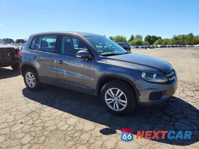 Czwarte zdjęcie samochodu z boku: 2012 VOLKSWAGEN TIGUAN S VIN:WVGBV7AX2CW005034 - miniatura