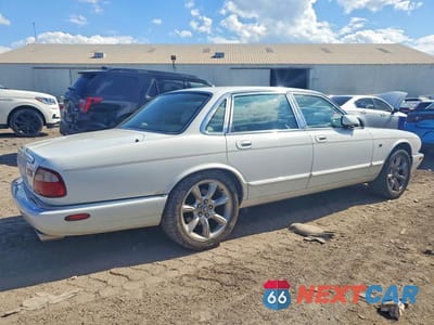 Trzecie zdjęcie samochodu z tyłu: 2000 JAGUAR XJR VIN:SAJDA15BXYMF15594 - miniatura