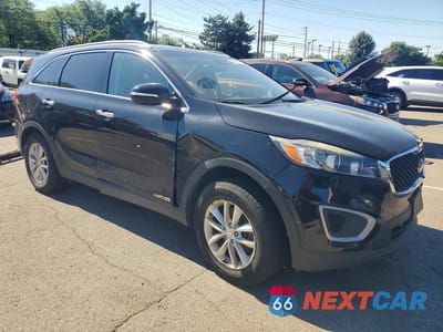 Czwarte zdjęcie samochodu z boku: 2017 KIA SORENTO LX V6 VIN:5XYPGDA57HG335256 - miniatura