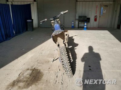 Czwarte zdjęcie samochodu z boku: 2022 YAMAHA YZ125 VIN:JYACE29C8NA004527 - miniatura