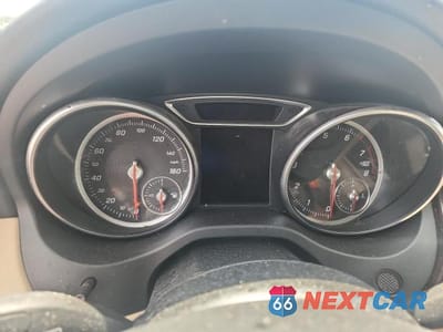 Zdjęcie 9 z 12 samochodu: 2018 MERCEDES-BENZ CLA 250 VIN:WDDSJ4EB4JN510367 - miniatura