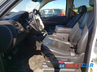 Zdjęcie 7 z 13 samochodu: 2008 GMC YUKON VIN:1GKFK13088J102825 - miniatura