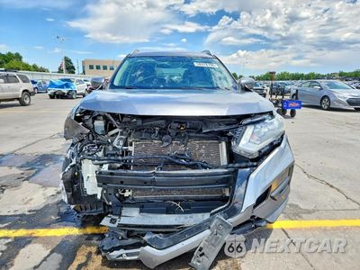 Piąte zdjęcie samochodu w środku: 2017 NISSAN ROGUE SV VIN:KNMAT2MV0HP582679 - miniatura