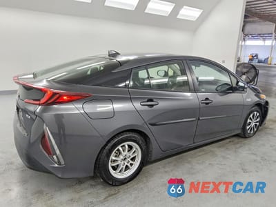 Trzecie zdjęcie samochodu z tyłu: 2021 TOYOTA PRIUS PRIME XLE VIN:JTDKAMFP6M3194586 - miniatura