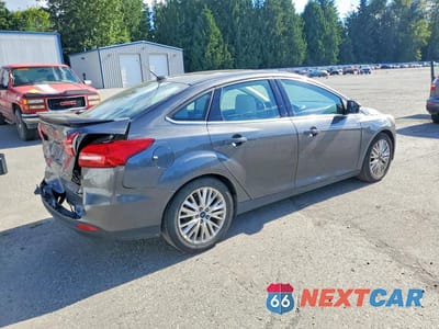 Trzecie zdjęcie samochodu z tyłu: 2018 FORD FOCUS TITANIUM VIN:1FADP3J26JL283167 - miniatura
