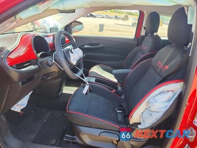 Zdjęcie 7 z 12 samochodu: 2024 FIAT 500 E RED VIN:ZFAFFAA41RX204883 - miniatura