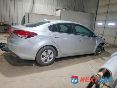 Trzecie zdjęcie samochodu z tyłu: 2017 KIA FORTE LX VIN:3KPFK4A78HE028977 - miniatura