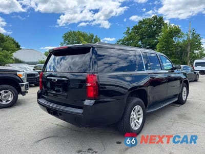 Czwarte zdjęcie samochodu z boku: 2018 CHEVROLET SUBURBAN K1500 LT VIN:1GNSKHKC9JR267568 - miniatura